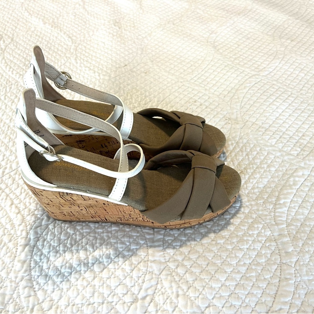 Stylish Tan and White Wedge Sandals